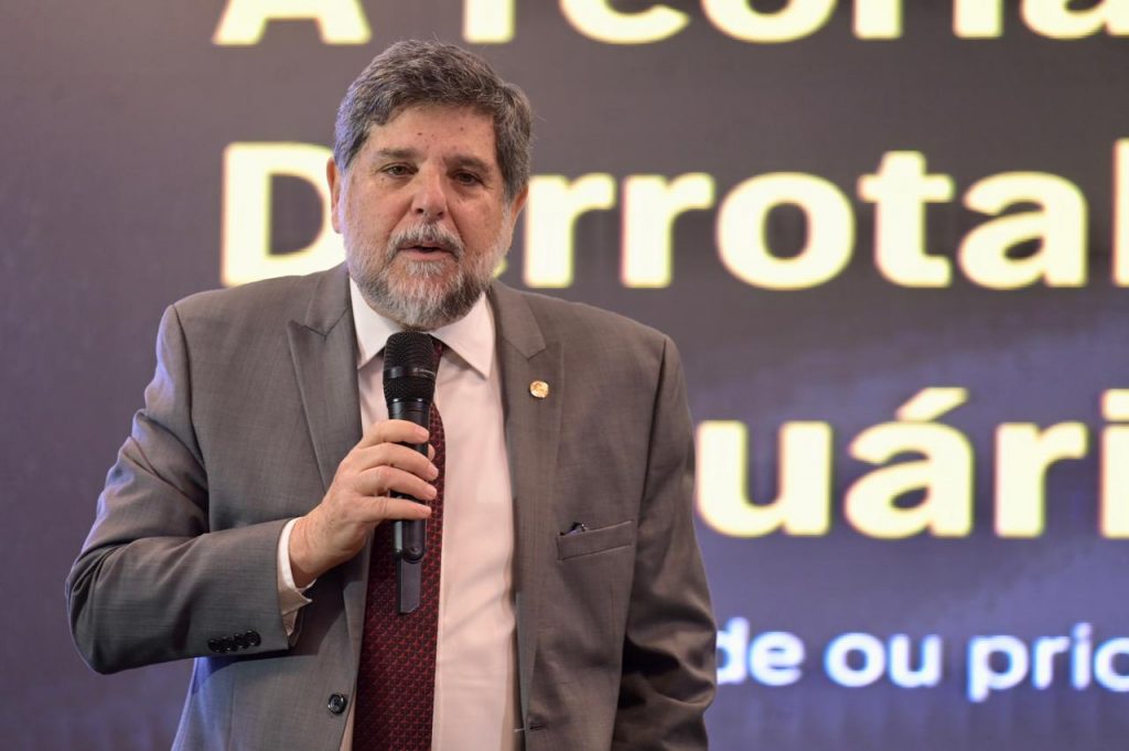 Leia mais sobre o artigo Ministro Caputo (TST) apresenta palestra especial no (IX ENAPORT)