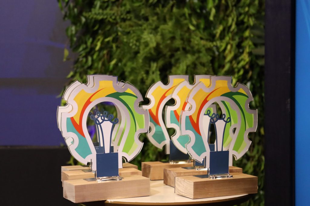 Leia mais sobre o artigo Premiados do II FENITEC recebem seus troféus em evento FENOP