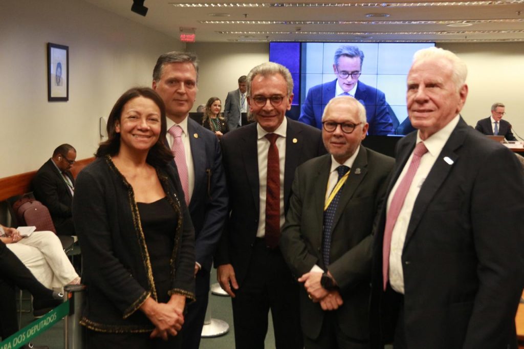 Leia mais sobre o artigo Juristas que elaboraram novo marco do setor portuário anunciam acordo com sindicatos de trabalhadores