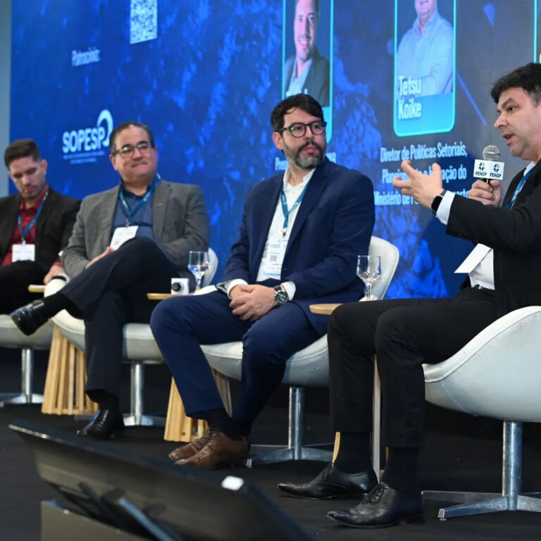 Leia mais sobre o artigo Painel 4 destaca inovação e tecnologia como vetores de transformação do sistema portuário brasileiro