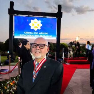 Sérgio Aquino recebe Honraria de Comendador do TST